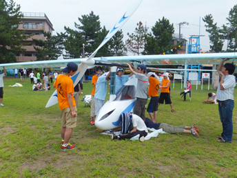 Preparing the aircraft on the day of the rally