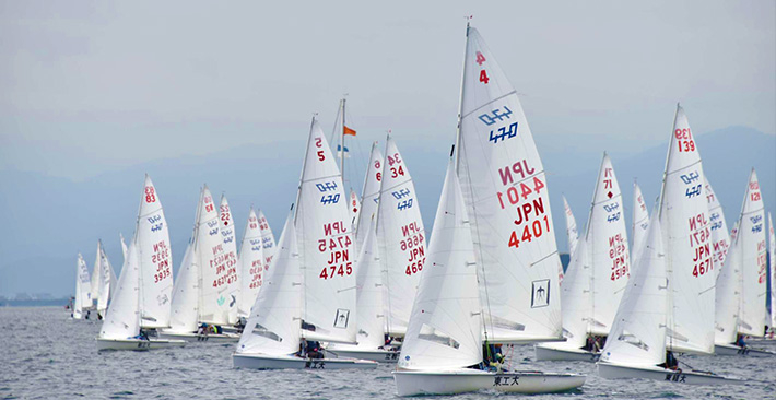 Sailing competition with other university teams
