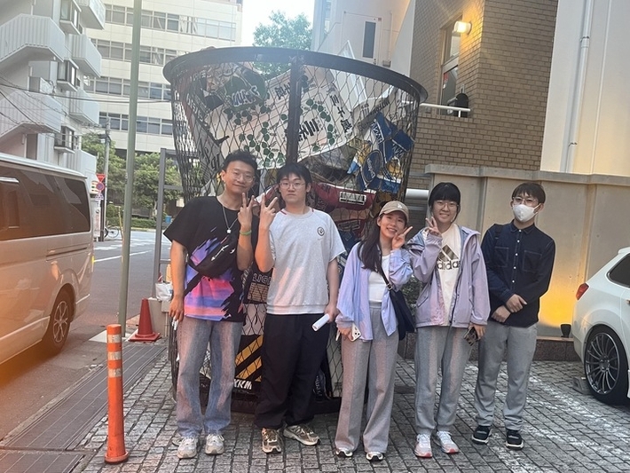 In front of the trashcan art at Tennozu Isle