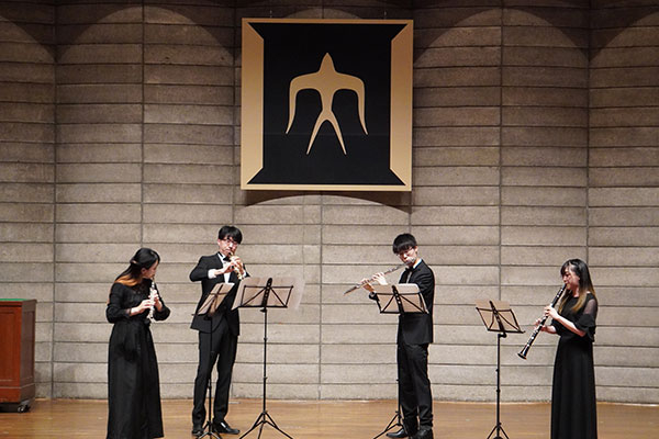演奏する東京工業大学管弦楽団（木管）