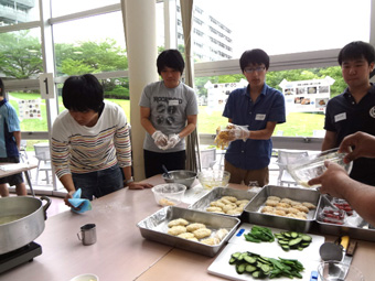 形成し、衣をつけます