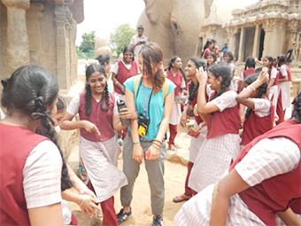 インドの現地女子学生との交流
