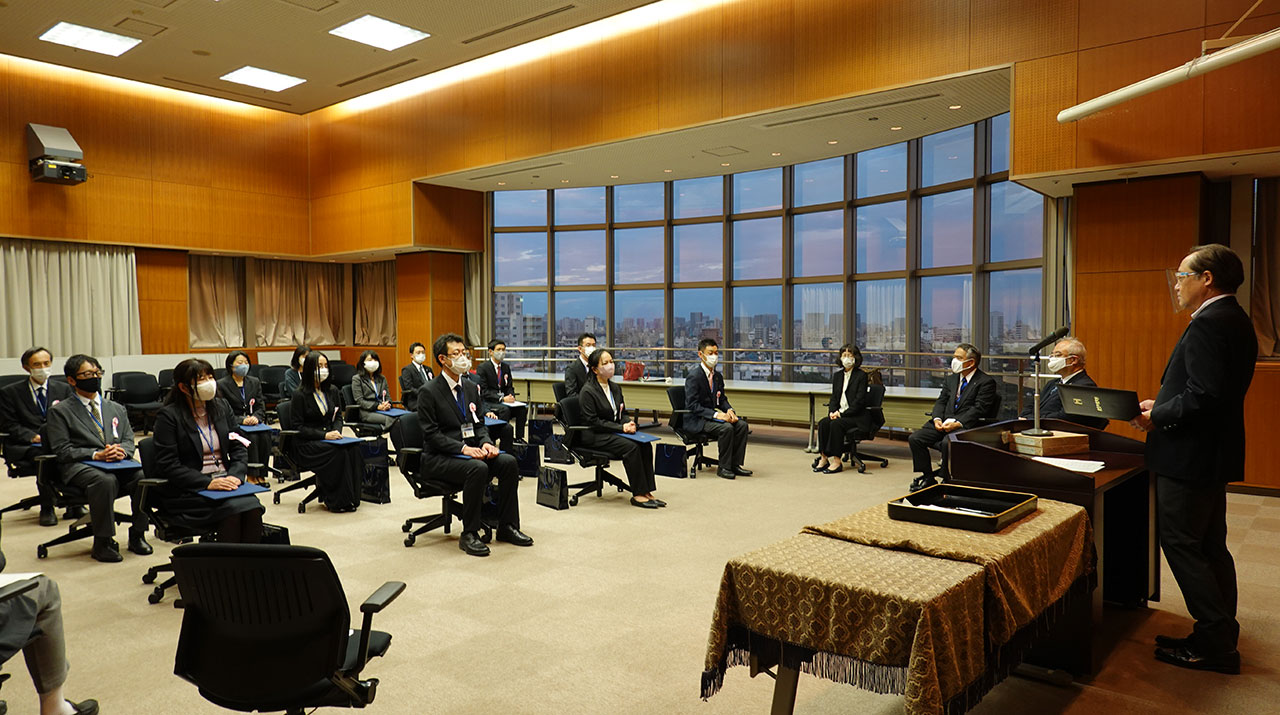 年度永年勤続者表彰式 職員59名を表彰 東工大ニュース 東京工業大学 年度永年勤続者表彰式 職員59名を表彰 東工大ニュース 東京工業大学