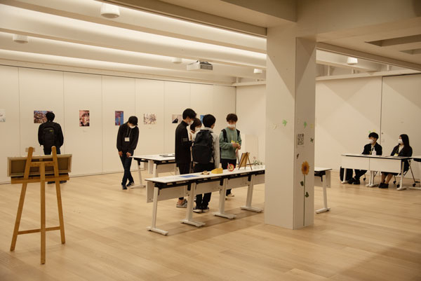 B2Fワークショップエリアでの作品展