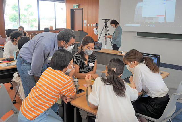 対面・Zoom両方を活用したグループワーク