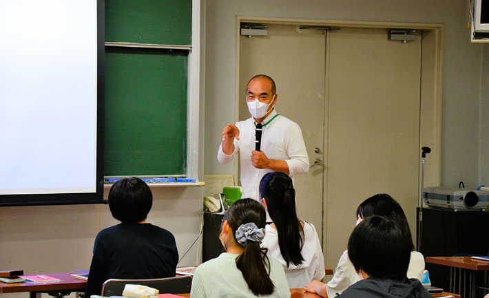 多摩美術大学の松澤教授