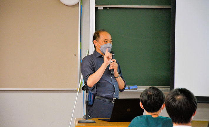 多摩美術大学の岸本教授