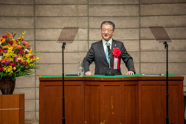 祝辞を述べる井戸清人蔵前工業会理事長