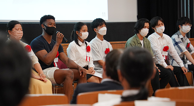 自己紹介をする発表者たち