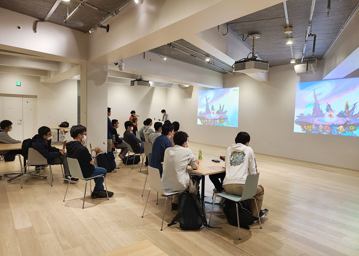 「パーティーゲーム大会」で対戦を見守る観客