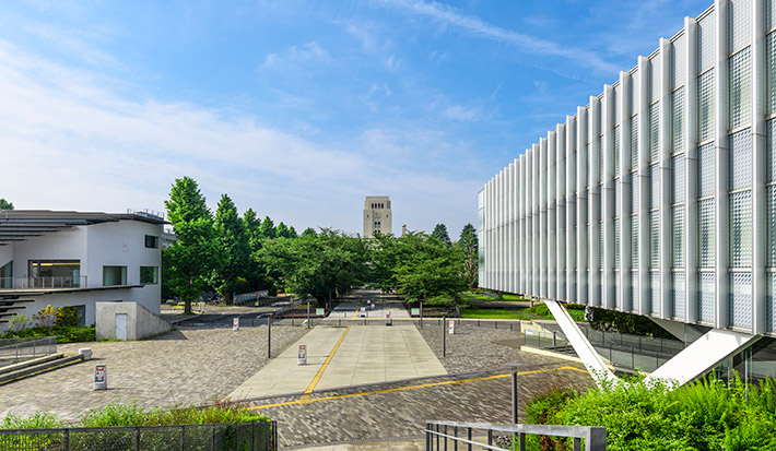 東工大本館と図書館