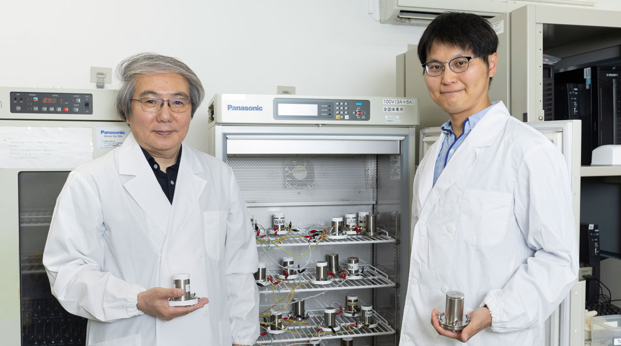 伝導率が世界最高のリチウムイオン伝導体が示す全固体電池設計の