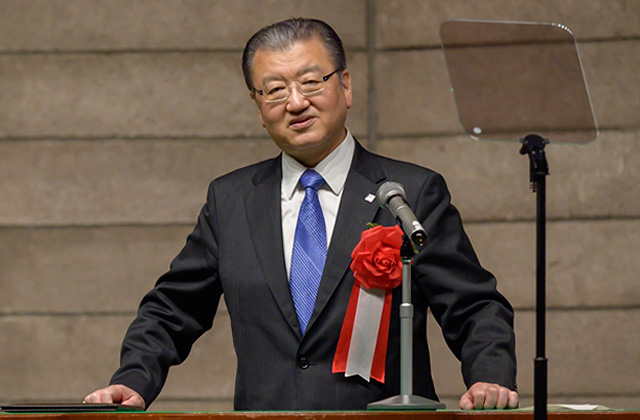 祝辞を述べる井戸清人蔵前工業会理事長