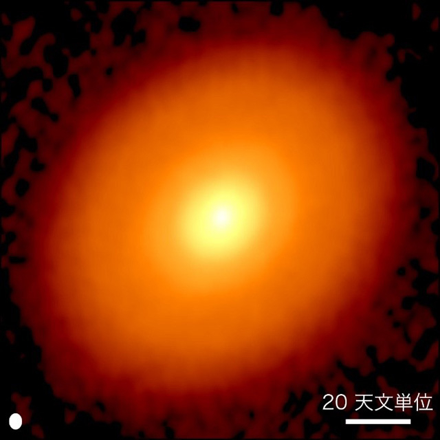 図1 アルマ望遠鏡で観測した、おうし座DG 星まわりの円盤の波長1.3 mmの電波強度マップ。より年を経た原始星周囲の円盤とは異なり、リング模様のような構造形成が進んでおらず、惑星形成の直前であることが示唆される。Credit: ALMA (ESO/NAOJ/NRAO), S. Ohashi et al.
