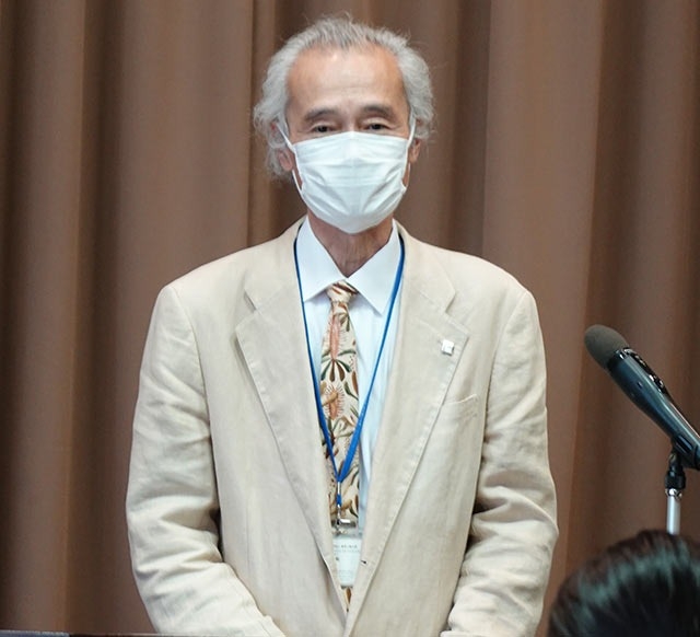 祝辞を述べる佐藤勲理事・副学長（企画担当）