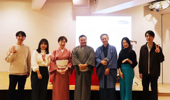 英語落語協会の落語家さんと学生運営メンバー