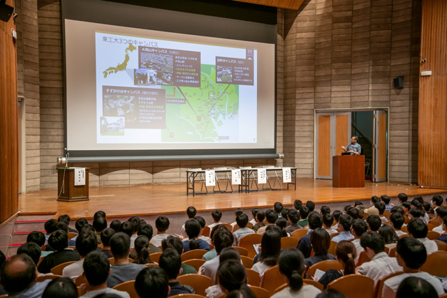 全学説明会における大学概要の説明