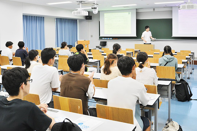 大学について語り合う座談会