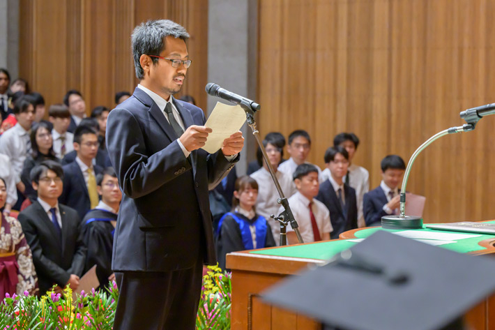 謝辞を述べるWIJAYA Tegar Nurwahyuさん