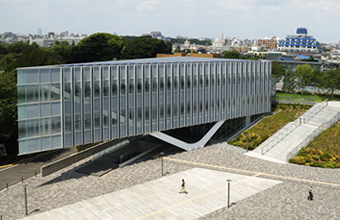 附属図書館（通称チーズケーキ）