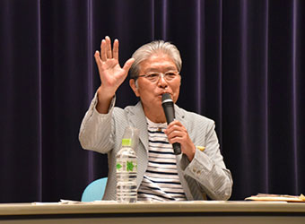 聞き手の吉田填一郎氏