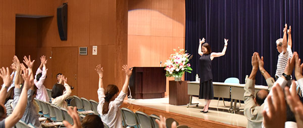 会場でのストレッチの様子