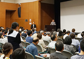 大隅良典栄誉教授講演会での質疑応答の様子