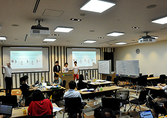 日本マイクロソフト株式会社で行われた、英語プレゼンテーションのトレーニングの様子