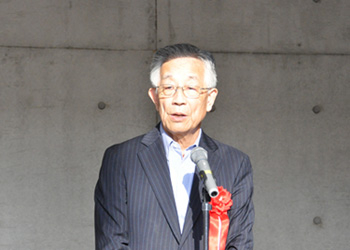 祝辞を述べる石田蔵前工業会理事長