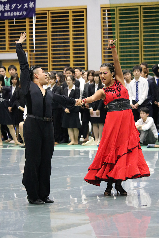 大頭拓斗(理学部　物理学科　4年)・木村真由(杉野服飾大学)組