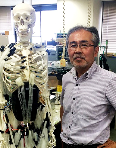 鈴森教授と人工筋肉を使った筋骨格ロボット
