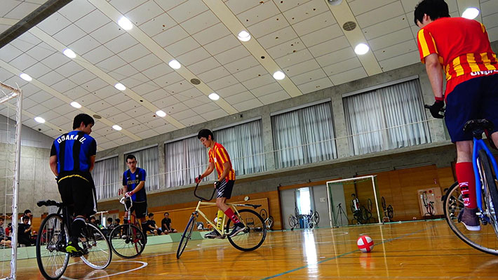 全日本学生リーグ第3試合 東工大（赤と黄色のユニフォーム）が昨年度優勝校の大阪大学に勝利
