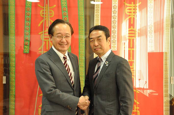 益学長（左）と坂田リコー専務執行役員CTO