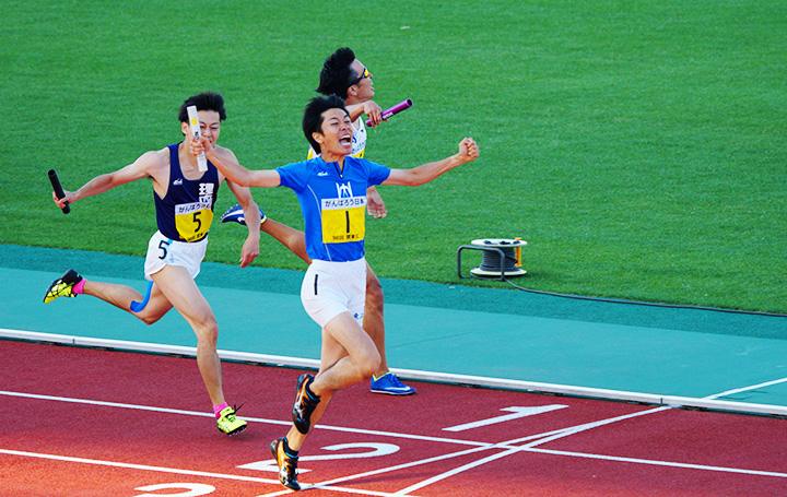 4×400mR決勝 ラストでごぼう抜きしたアンカー芝江さんのガッツポーズ