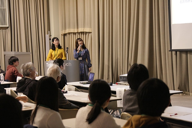 お茶の水女子大学の野村佳乃子さん（左）と小野﨑すみれさん