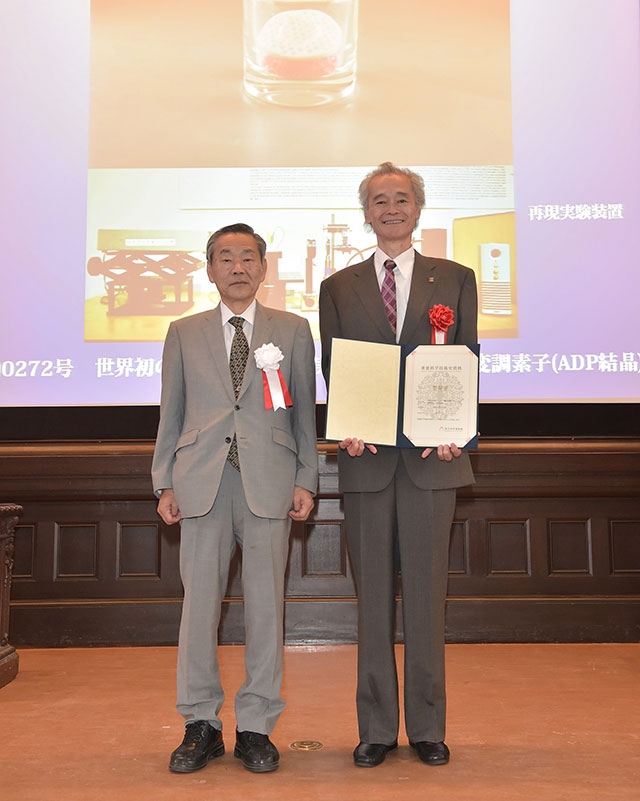 （左）林 国立科学博物館長（右）佐藤 東京工業大学博物館長