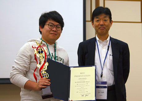 Best Presentation Award受賞者の渡邊正理さんと山口教育院長