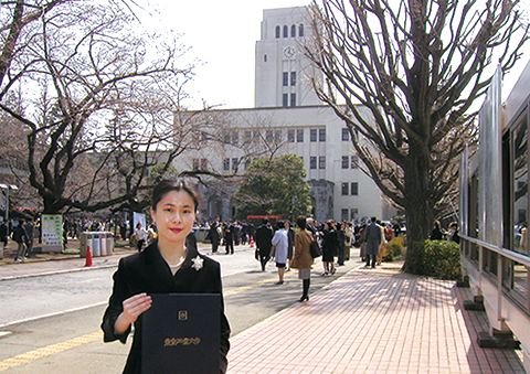 東工大の学位記授与式（博士（理学）を取得）