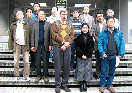 2007年 京都大学数理解析研究所で、City University of New YorkのF.Gardiner教授を招いて、研究集会を主催