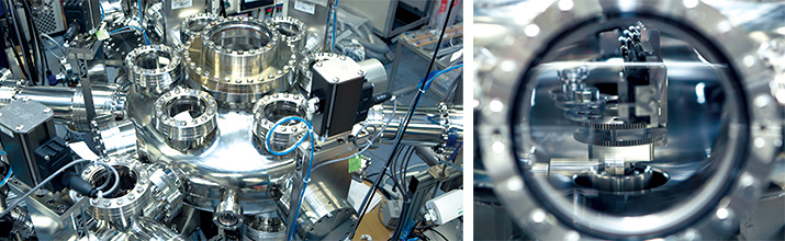 “実験室の産業革命”への第一歩！ 各種成膜・評価装置を複合化したロボット科学者システム。内部のロボットアームが超高真空中で自動作業を行っている。