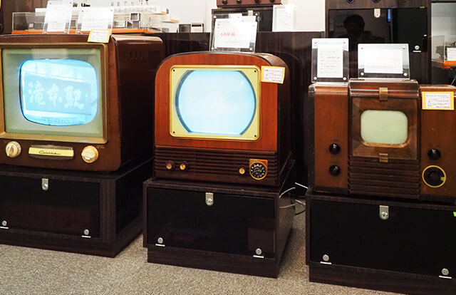 約60～70年前に使用されていたモノクロテレビ（高柳記念未来技術創造館）