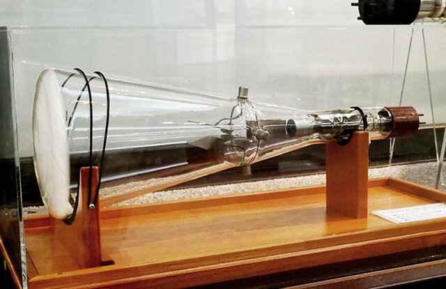高柳博士が実験に使用したブラウン管（高柳記念未来技術創造館）