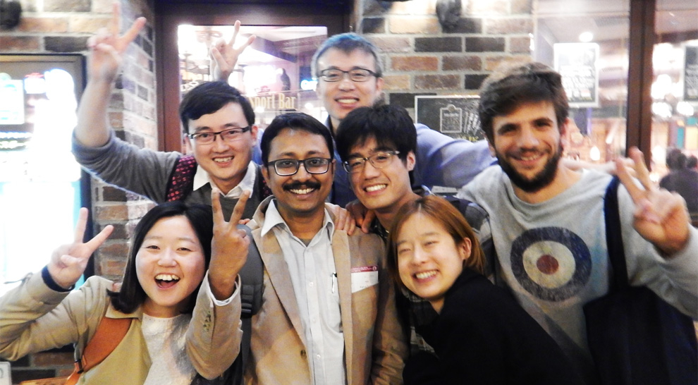 名古屋での学会終了後、一緒に参加した仲間と（中央右側がウォンさん）