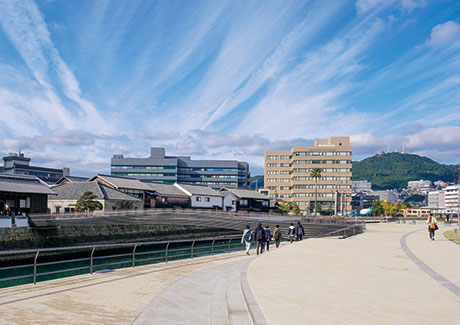 崎谷さんが手がけた長崎市出島表門橋公園　写真/オリエントアイエヌジー（撮影：小島健一）