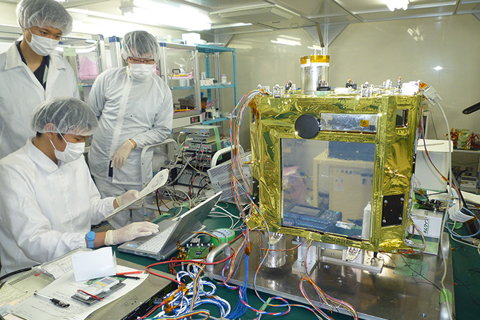 50 kg級人工衛星TSUBAME試験の様子