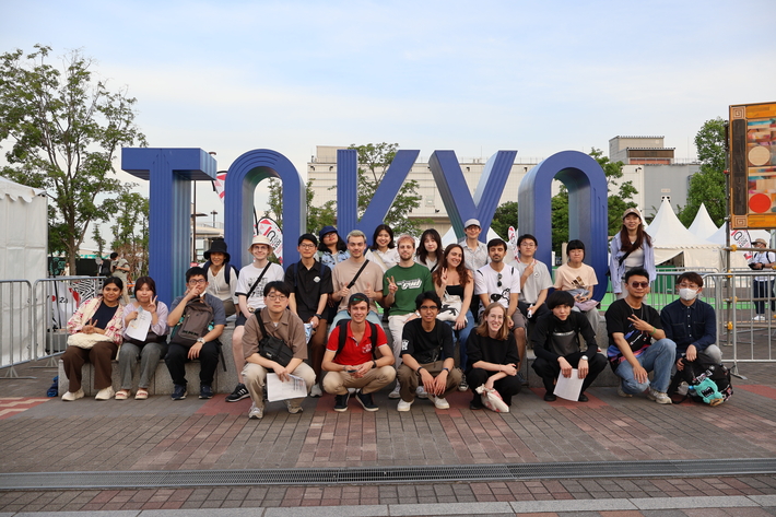 東京テレポート駅近くで集合写真
