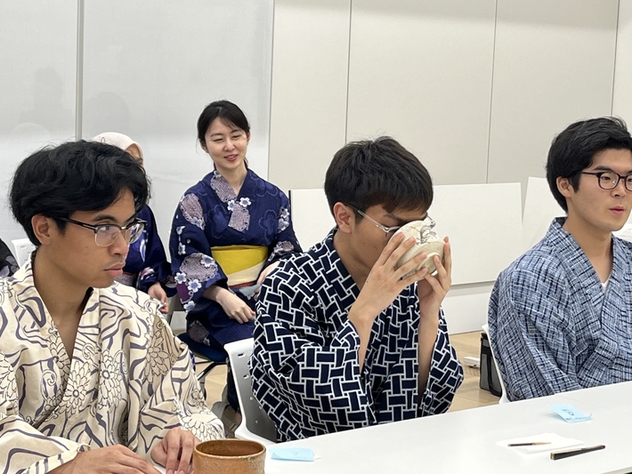 お茶をいただく体験も楽しみました