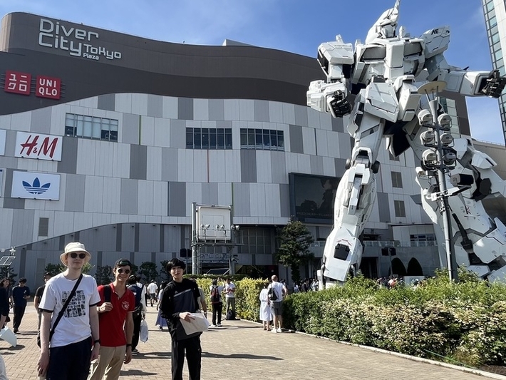 ガンダムベースにて