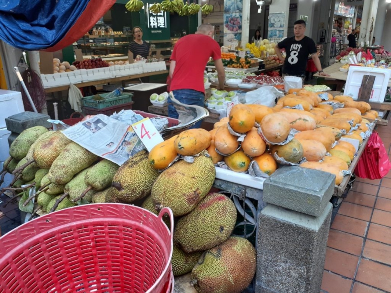 タウンウォークで行った果物屋さん。シンガポールならではのフルーツがたくさん！