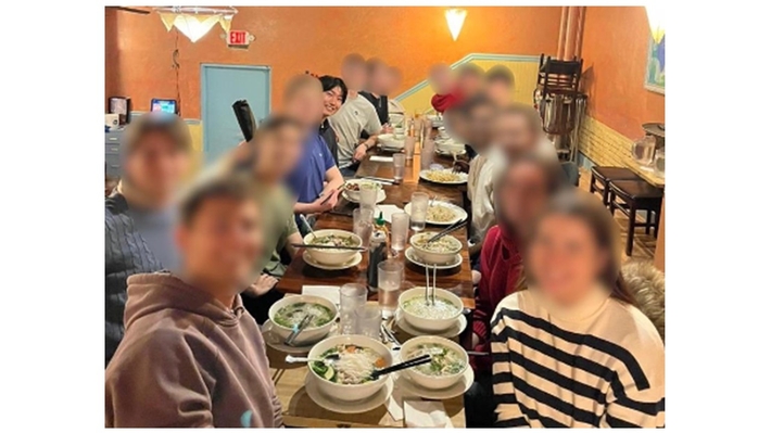 写真 6 交換留学生の誕生日ディナー